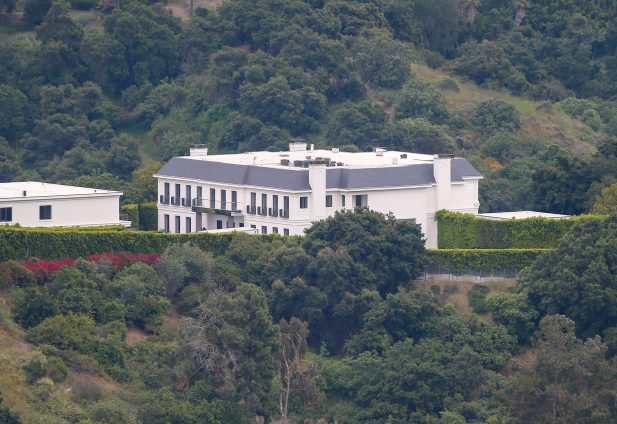A casa está localizada em Beverly Hills, na Califórnia. (Foto: Getty)