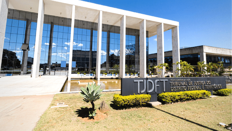 Mulher processa o ex para apagar fotos com ela das redes sociais, e tribunal do DF toma decisão unânime