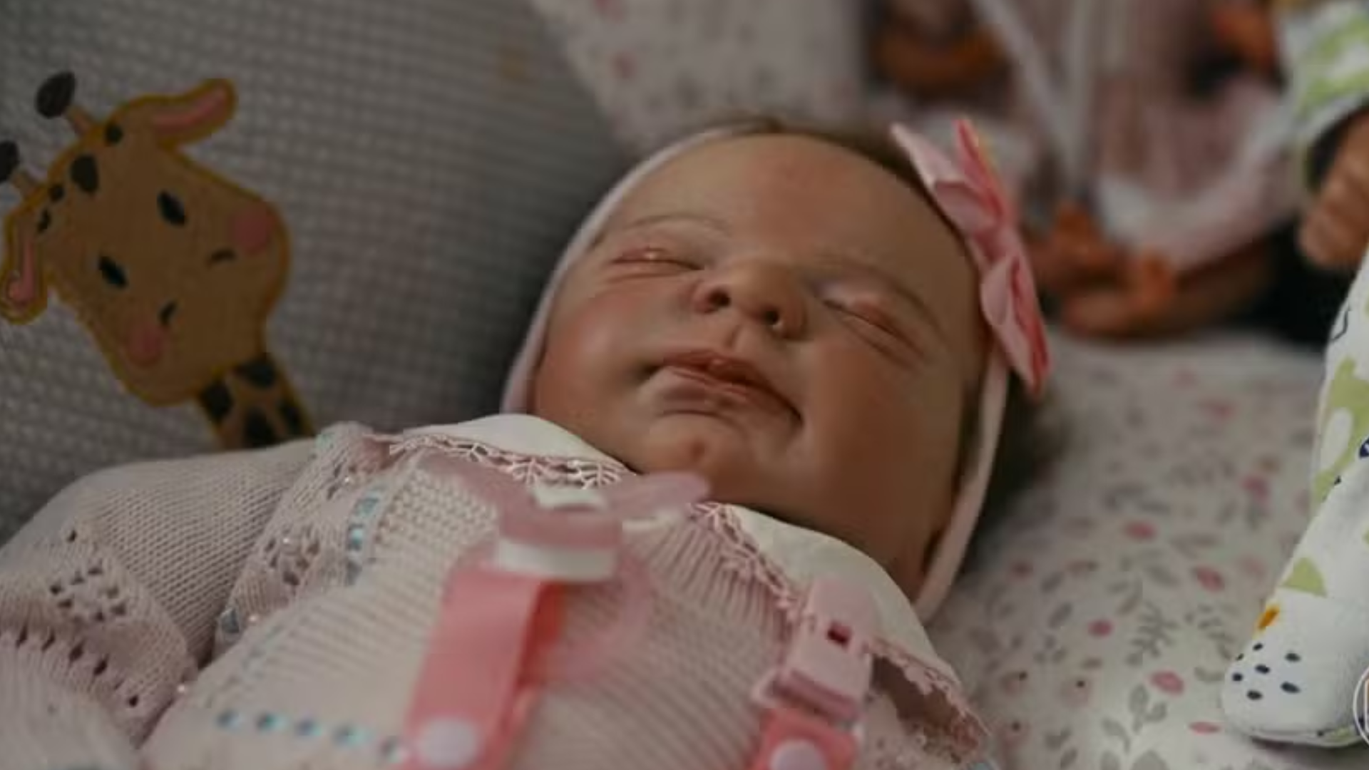 Mulher processa empresa que negou licença-maternidade por bebê reborn em Salvador