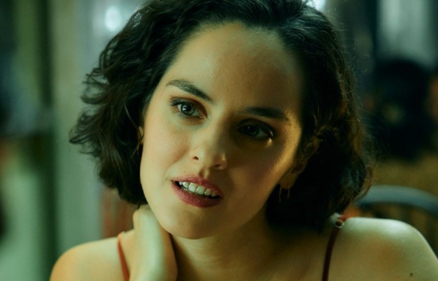 Emmanuelle: Sucesso no Brasil, clássico erótico ganha remake provocador e impressiona com cenas íntimas em trailer; assista