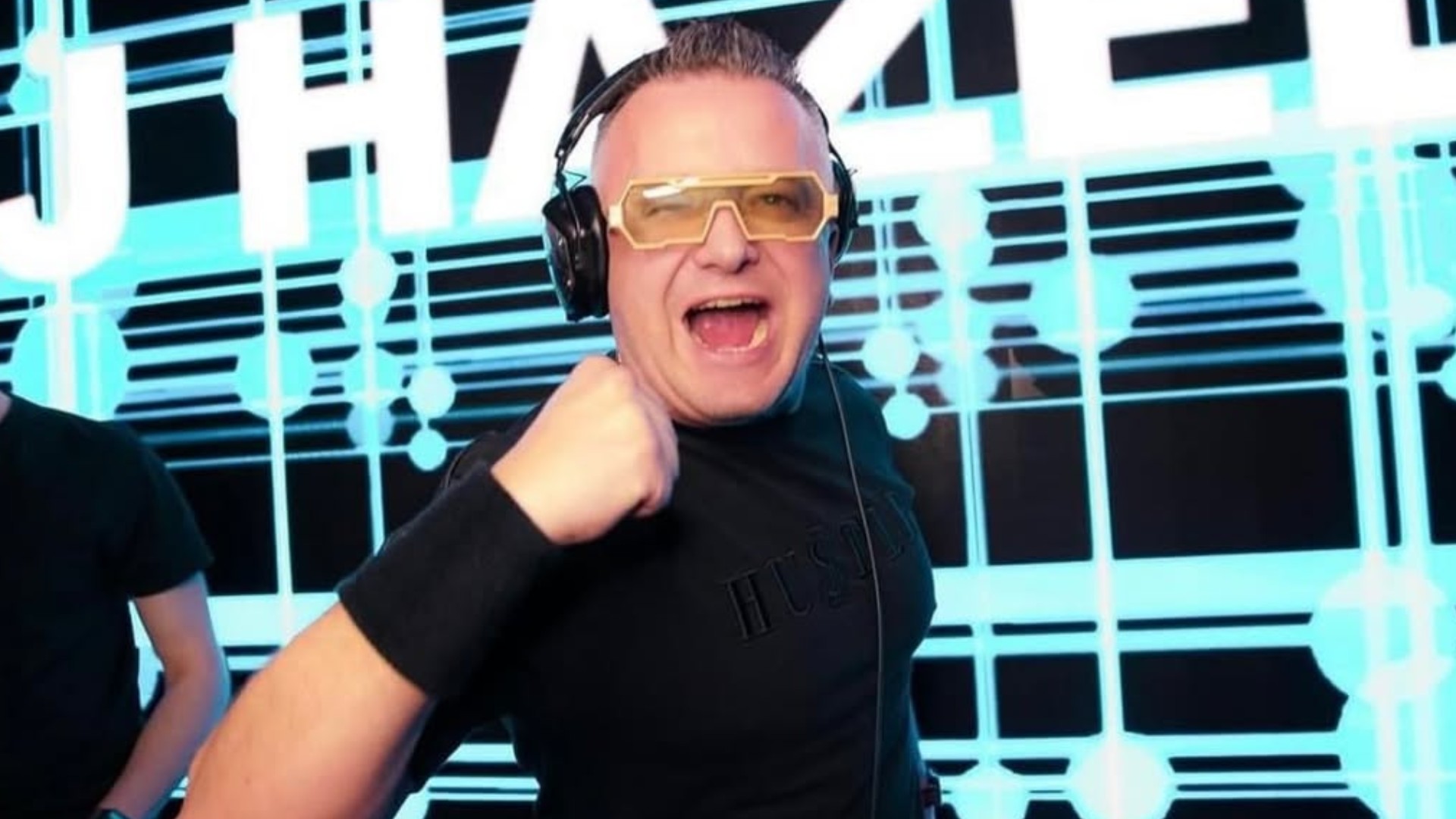 DJ é encontrado morto dentro de carro na Polônia; polícia revela linha de investigação