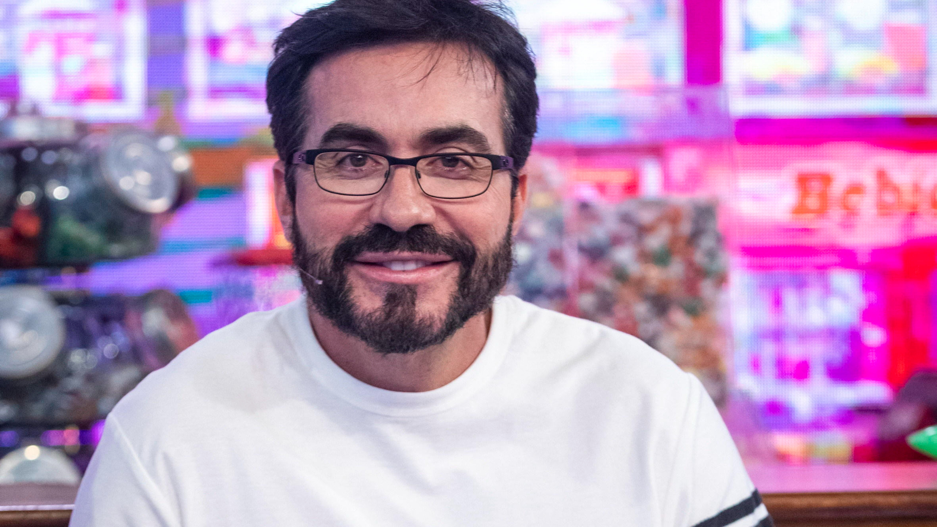 Padre Fábio de Melo se pronuncia após críticas por polêmica com gerente de cafeteria: “Estou a um passo de desistir”