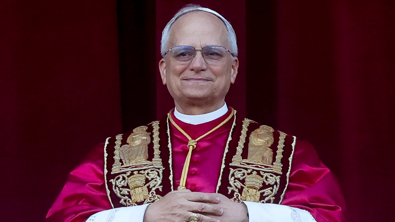 Leão XIV: Veja o que pensa o novo papa sobre LGBTs, aborto, racismo, imigrantes e ordenação de mulheres