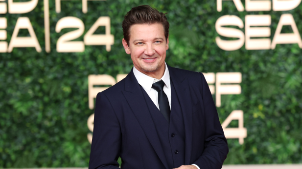 Após acidente grave, Jeremy Renner revela o que viu entre a vida e a morte: ‘Só existe uma coisa’; assista