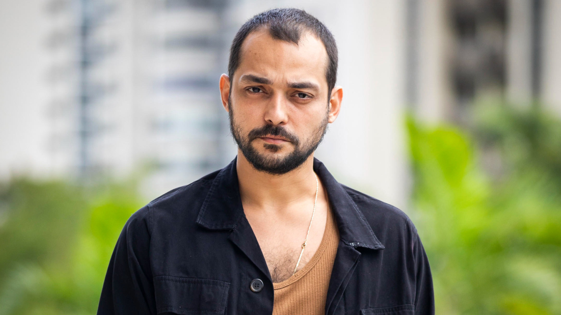 Eduardo Sterblitch conta que dono da RedeTV! quis demiti-lo após incidente em jantar com Hebe Camargo: “Pediram minha cabeça”; assista