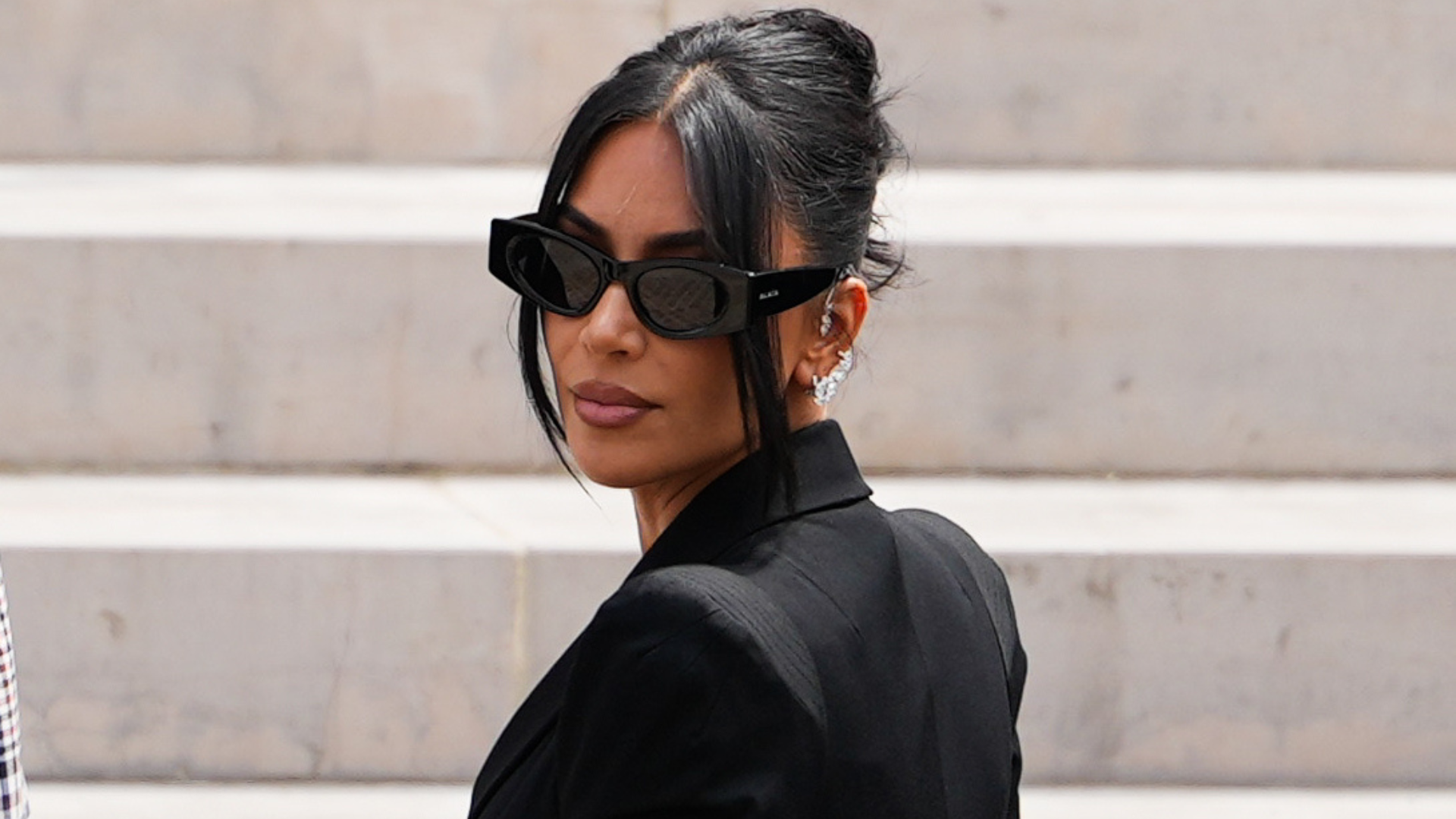 Kim Kardashian se pronuncia em julgamento de assalto milionário e dá depoimento forte: ‘Tinha certeza que seria estuprada nessa hora’ Kim Kardashian se pronuncia em julgamento de assalto milionário e dá depoimento forte: ‘Tinha certeza que seria estuprada nessa hora’