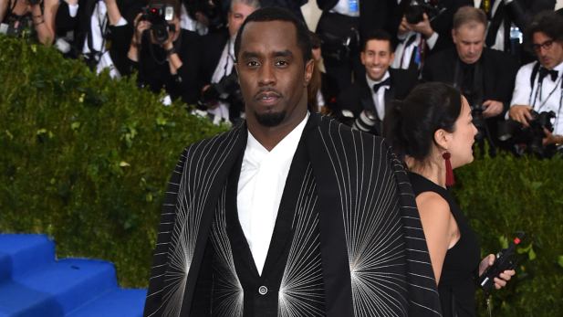Ex-funcionário revela detalhes de orgias de Sean Diddy Combs e segredo do rapper em hotéis