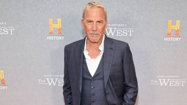 Kevin Costner é processado por dublê após cena de estupro em “Horizon 2”; ator se pronuncia