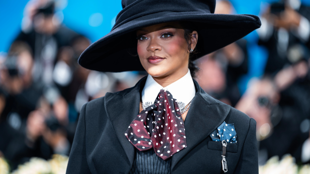 Rihanna entrega alívio que teve após revelar 3ª gravidez no Met Gala; assista