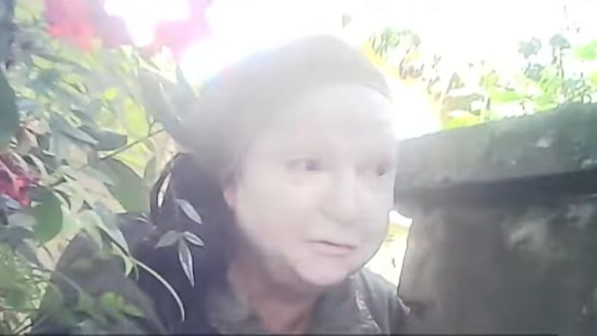 Mulher da Casa Abandonada: Margarida Bonetti fala à TV pela 1ª vez, rebate acusação de maus-tratos à funcionária e explica pomada branca no rosto; assista