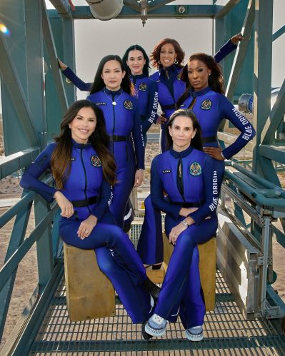 Katy Perry junto com a tripulação do foguete da Blue Origin. (Foto: Divulgação/Blue Origin)