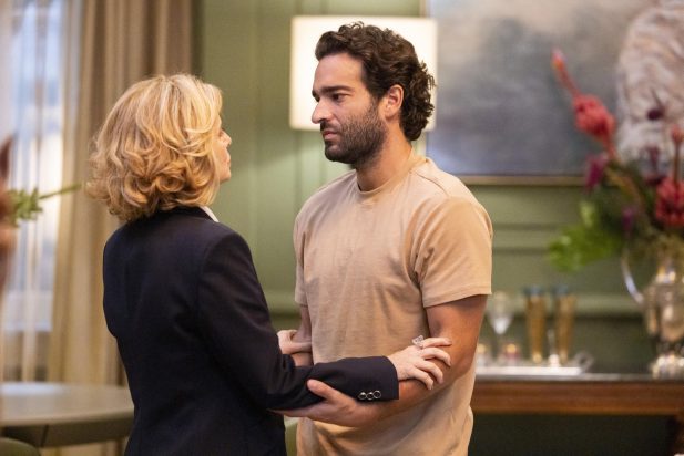 Odete Roitman (Debora Bloch) e Afonso (Humberto Carrão)