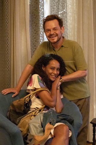 Poliana (Matheus Nachtergaele) e Raquel (Taís Araujo), em "Vale Tudo". (Foto: Globo/Manoella Mello)