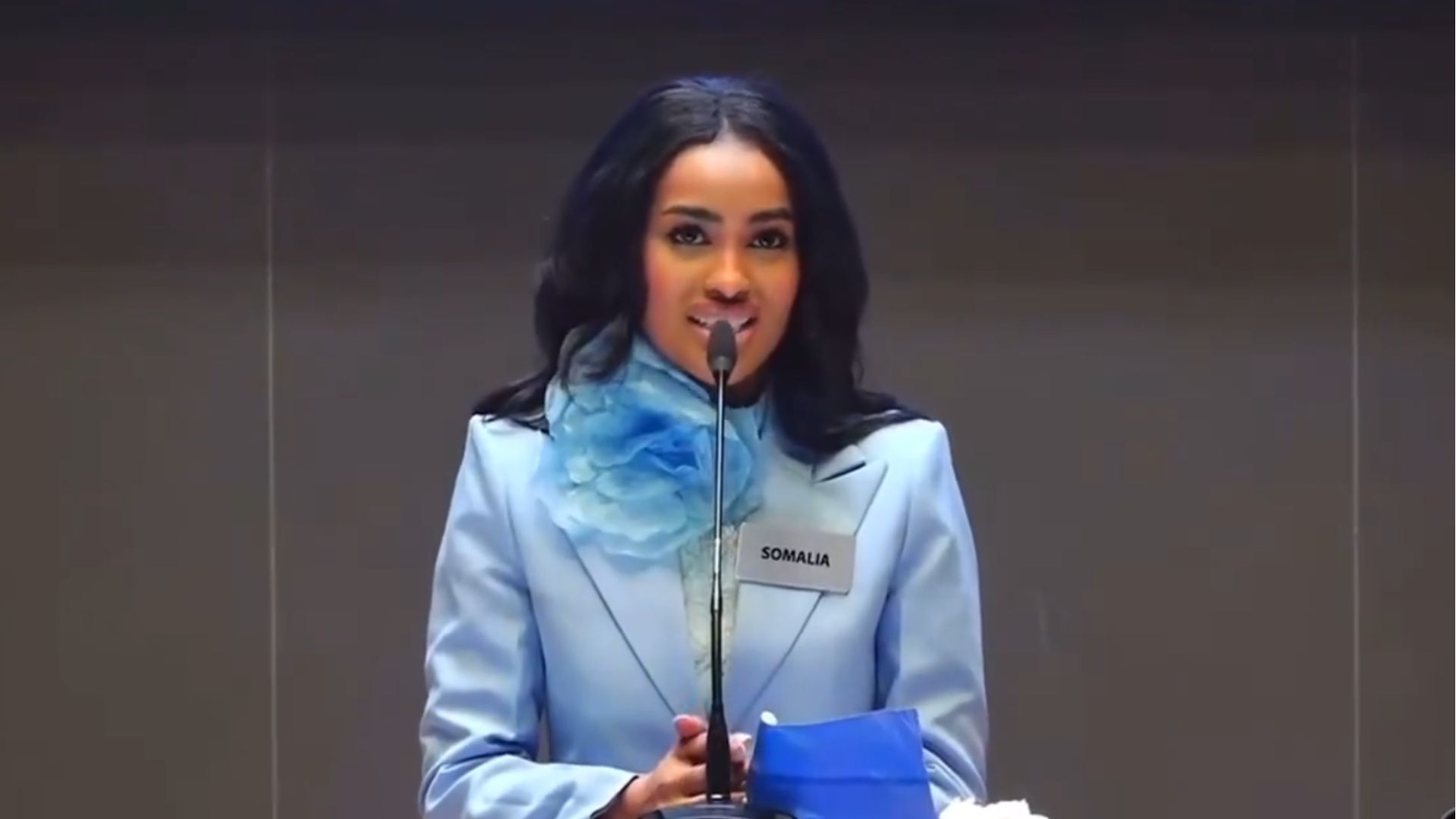 Vídeo: Miss Somália chora ao revelar que sofreu mutilação genital aos 7 anos