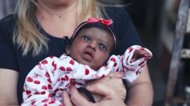 Boneca bebê reborn. (Foto: Reprodução/TV Globo)