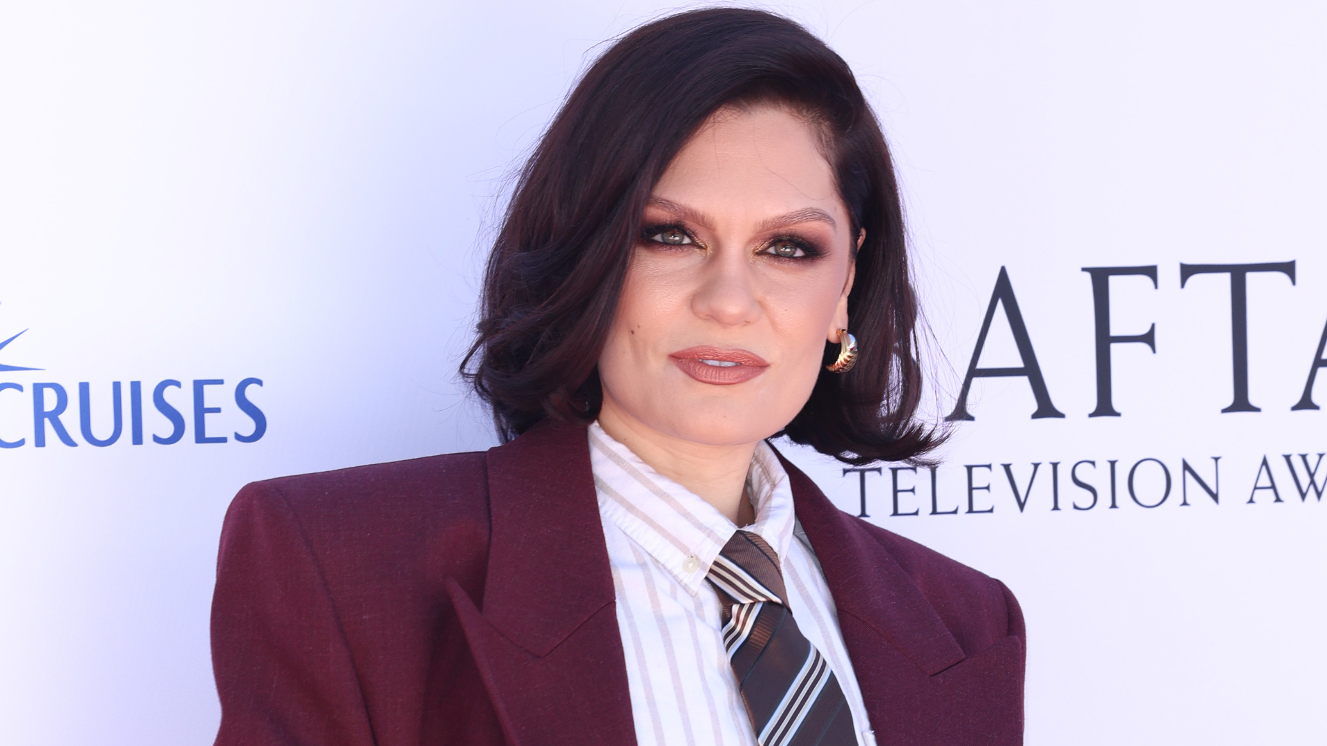 Jessie J revela diagnóstico de câncer e faz desabafo emocionado; assista