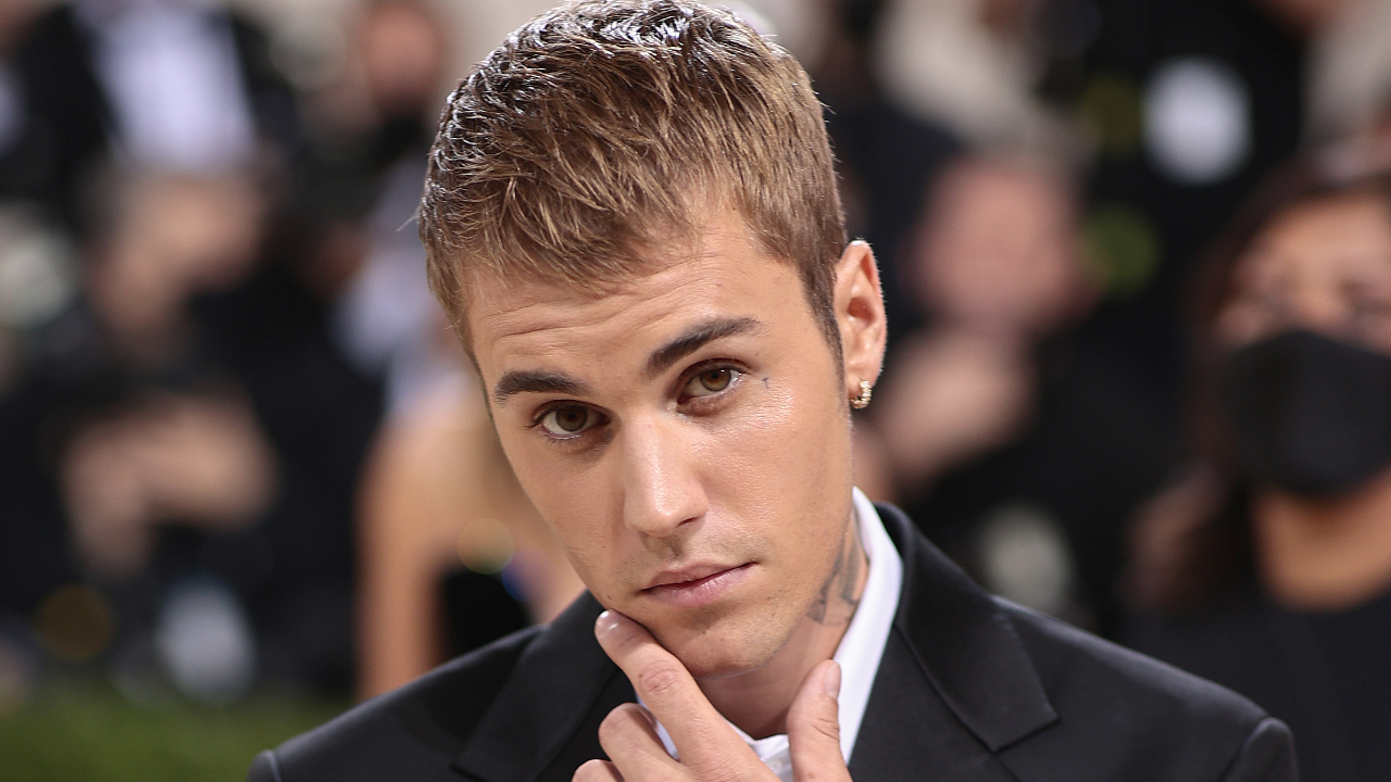 Justin Bieber dá resposta afiada após avô de fã expressar preocupação com o bem-estar do cantor