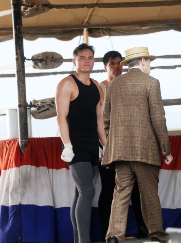 O ator interpretou o boxeador Jack Dempsey, na série da HBO. (Foto: Getty)