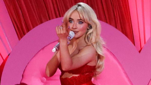 Sabrina Carpenter revela que pensa em fazer proibição em seus shows: "Vai irritar meus fãs"