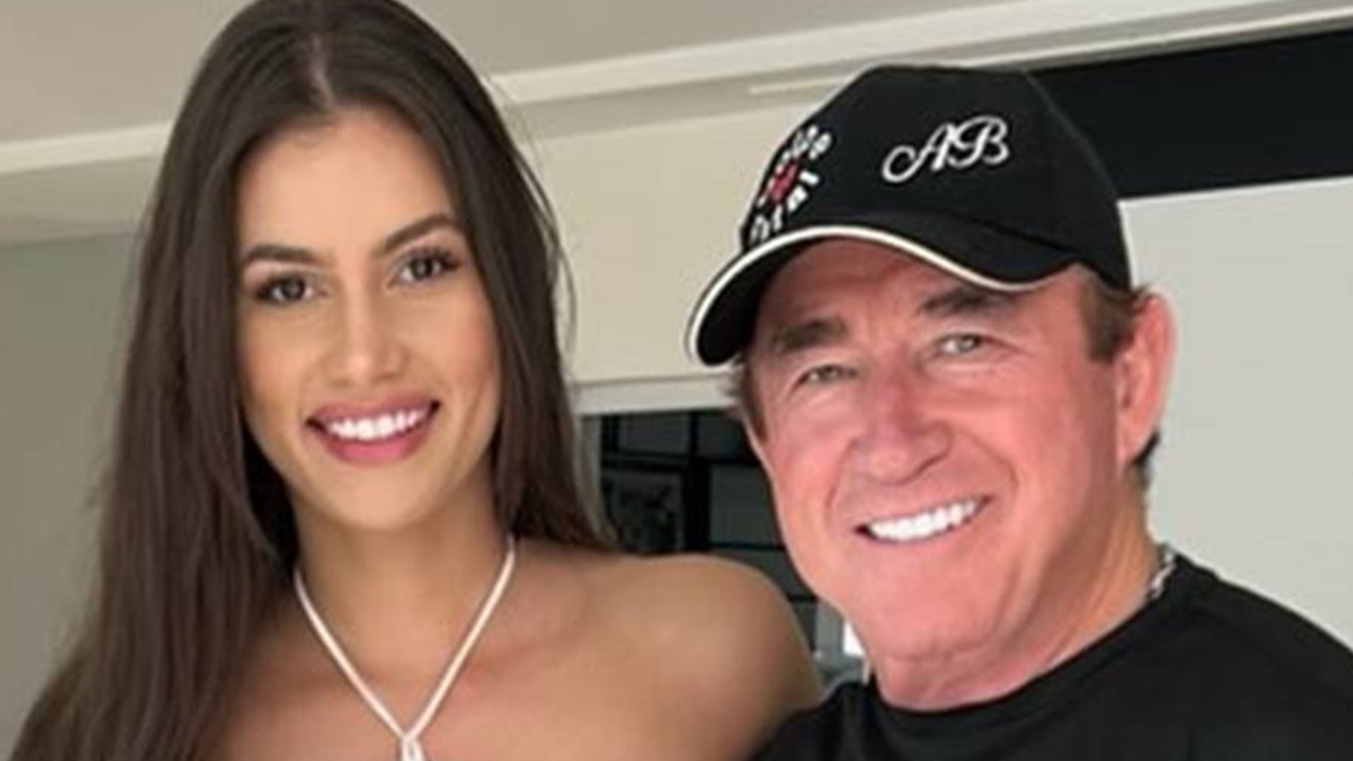 Amado Batista teria traído a esposa com uma amiga íntima do casal, diz Leo Dias; assista