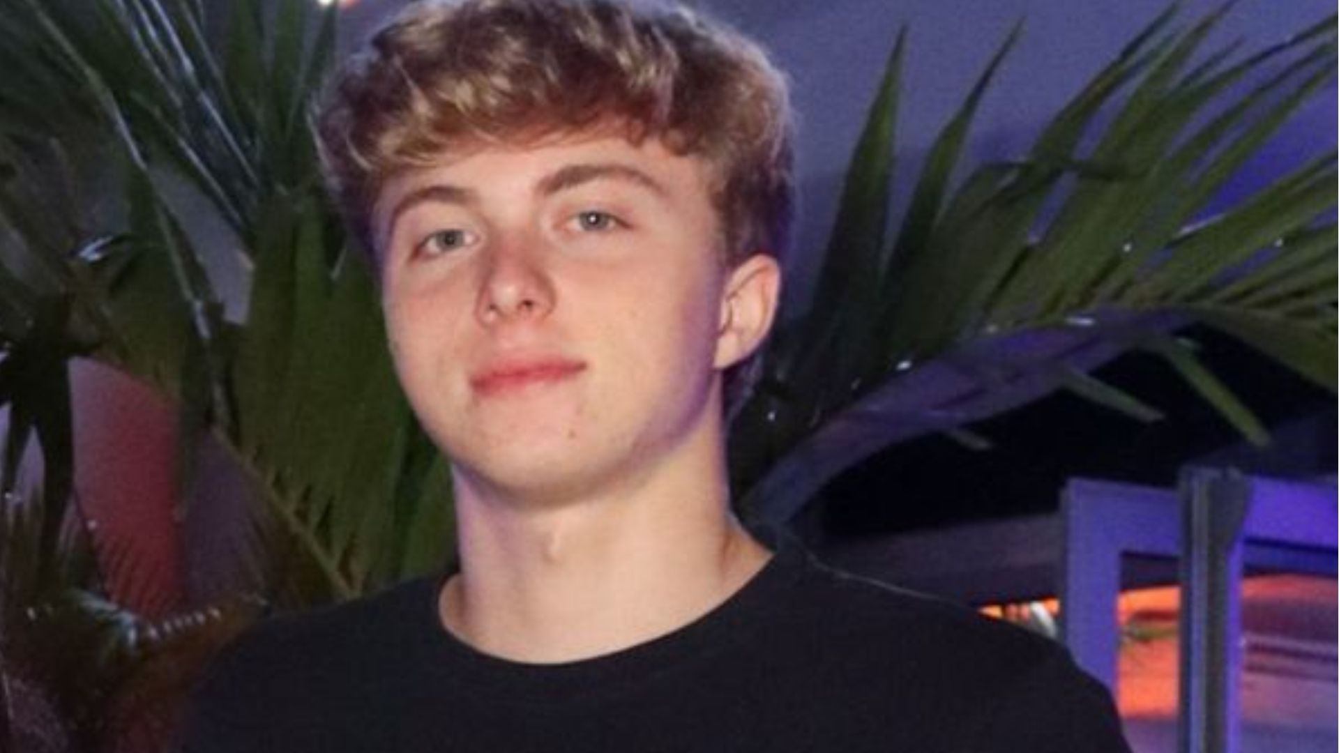 Benício Huck é visto aos beijos em festa após rumores de reconciliação com Duda Guerra; assista Benício Huck é visto aos beijos em festa após rumores de reconciliação com Duda Guerra; assista