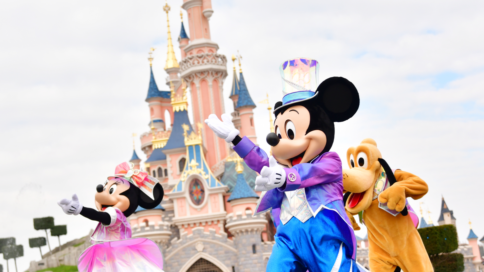 Homem revela como bilhete impediu “casamento” entre homem e criança de 9 anos na Disneylândia de Paris