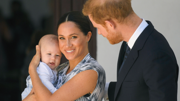 Príncipe Harry e Meghan Markle cogitaram mudar sobrenome após processo envolvendo os filhos, diz jornal; saiba qual seria
