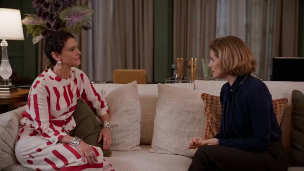Odete Roitman (Debora Bloch) vai pedir ajuda de Celina (Malu Galli).(Foto: Reprodução/Globo)