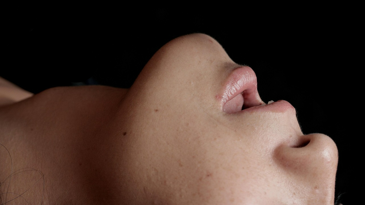 Mulher rompe aorta após orgasmo, e médicos explicam caso raro