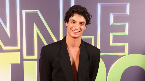 Pedro Waddington reage às críticas à atuação em estreia na TV com “Vale Tudo”