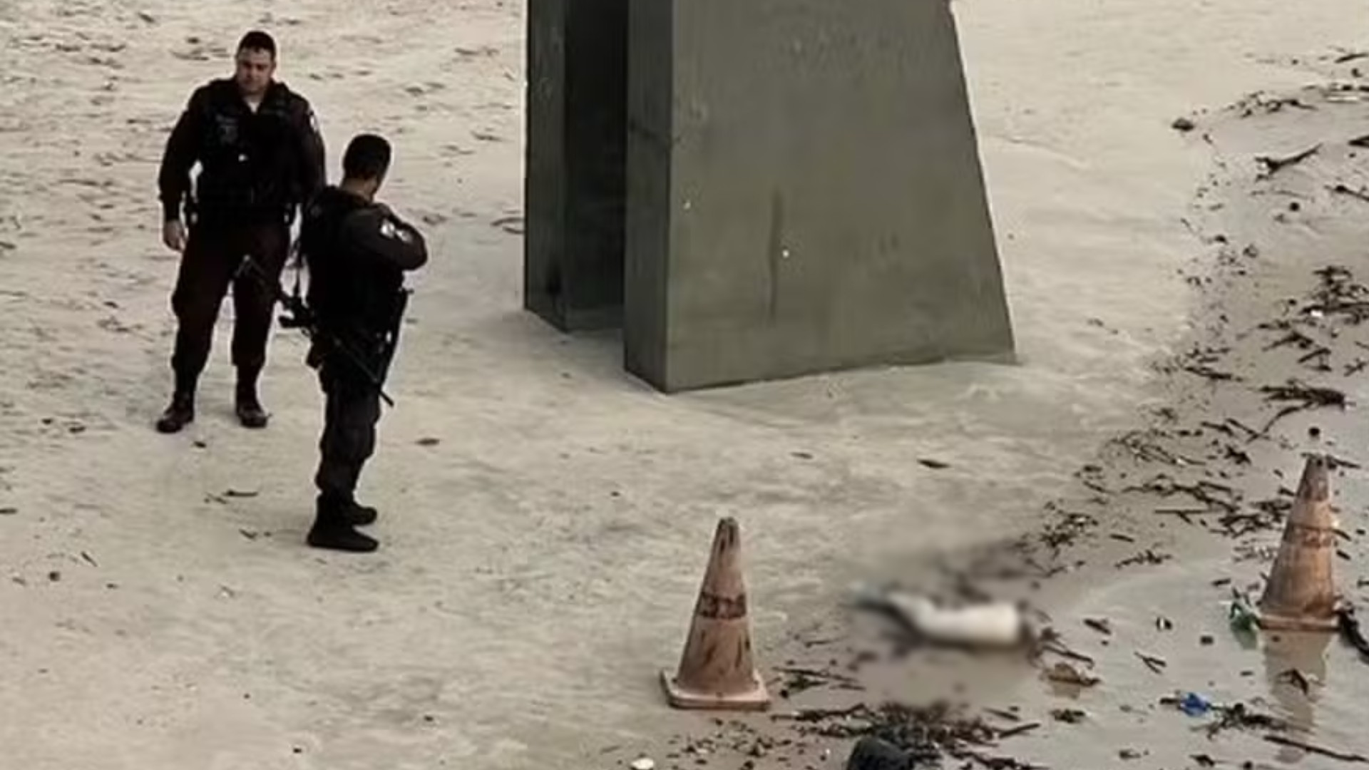 Vídeo: Perna humana é encontrada em praia de Niterói: ‘Imagem aterrorizante’ Vídeo: Perna humana é encontrada em praia de Niterói: ‘Imagem aterrorizante’