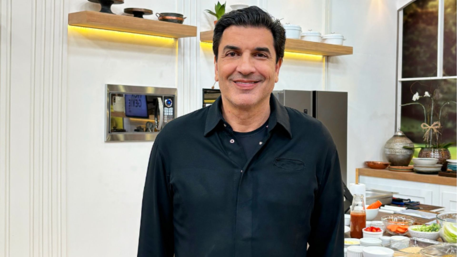 Edu Guedes é diagnosticado com câncer no pâncreas e passa por cirurgia de emergência em SP
