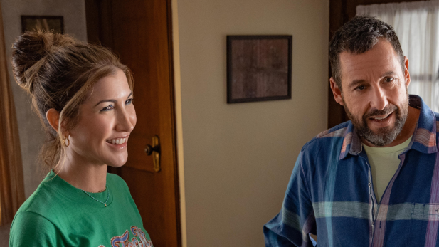 Fonte revela segredo de Jackie e Adam Sandler para o sucesso do casamento de 22 anos: “É muito especial”