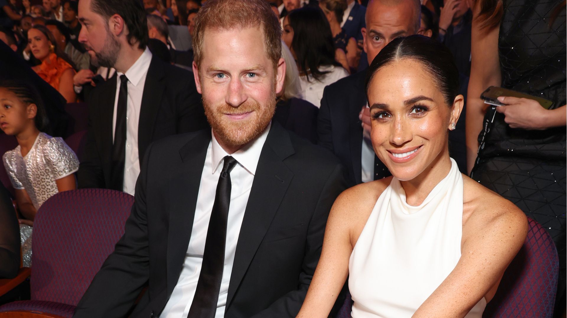 Site revela quantos funcionários foram dispensados por Harry e Meghan Markle, e aponta motivo surpreendente das demissões Site revela quantos funcionários foram dispensados por Harry e Meghan Markle, e aponta motivo surpreendente das demissões