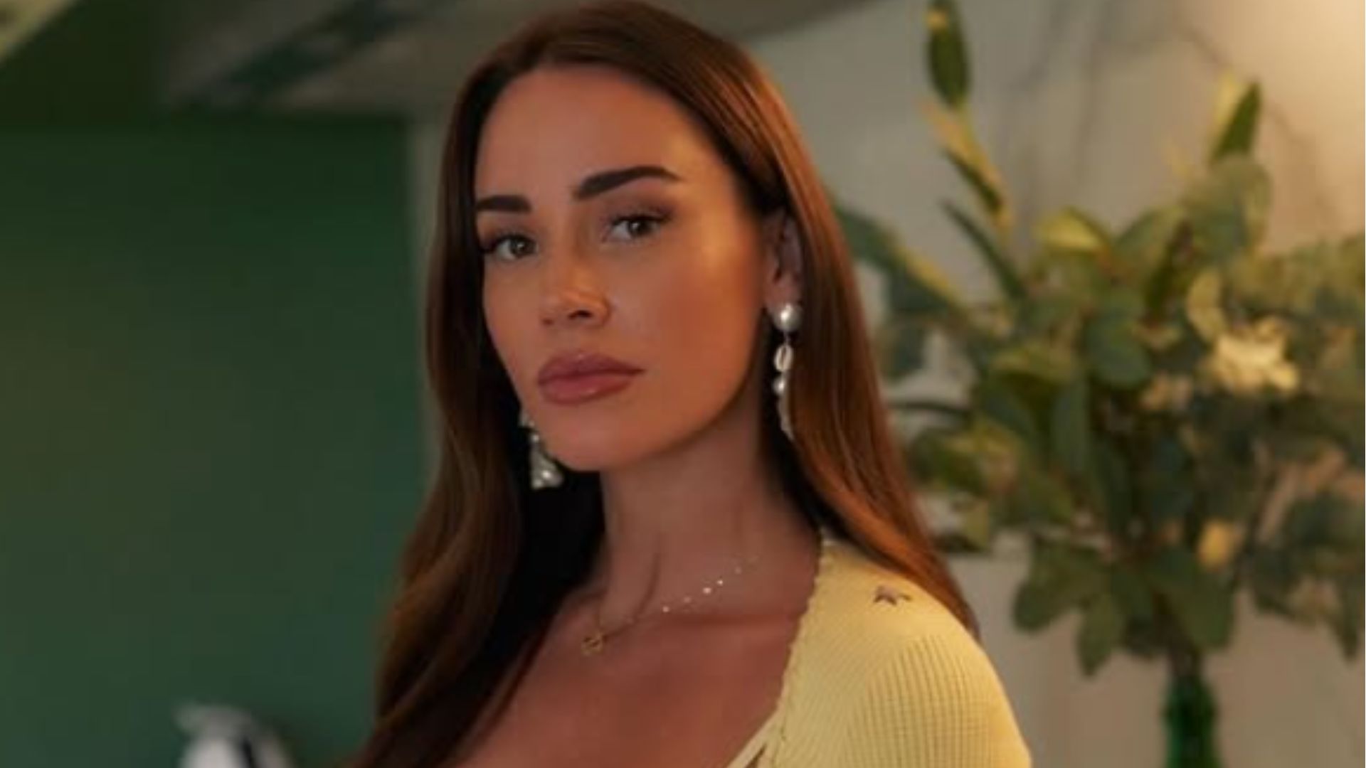 Atriz de “De Repente 30” revela ter se livrado de seita liderada pelo ex-namorado: “Me destruiu”