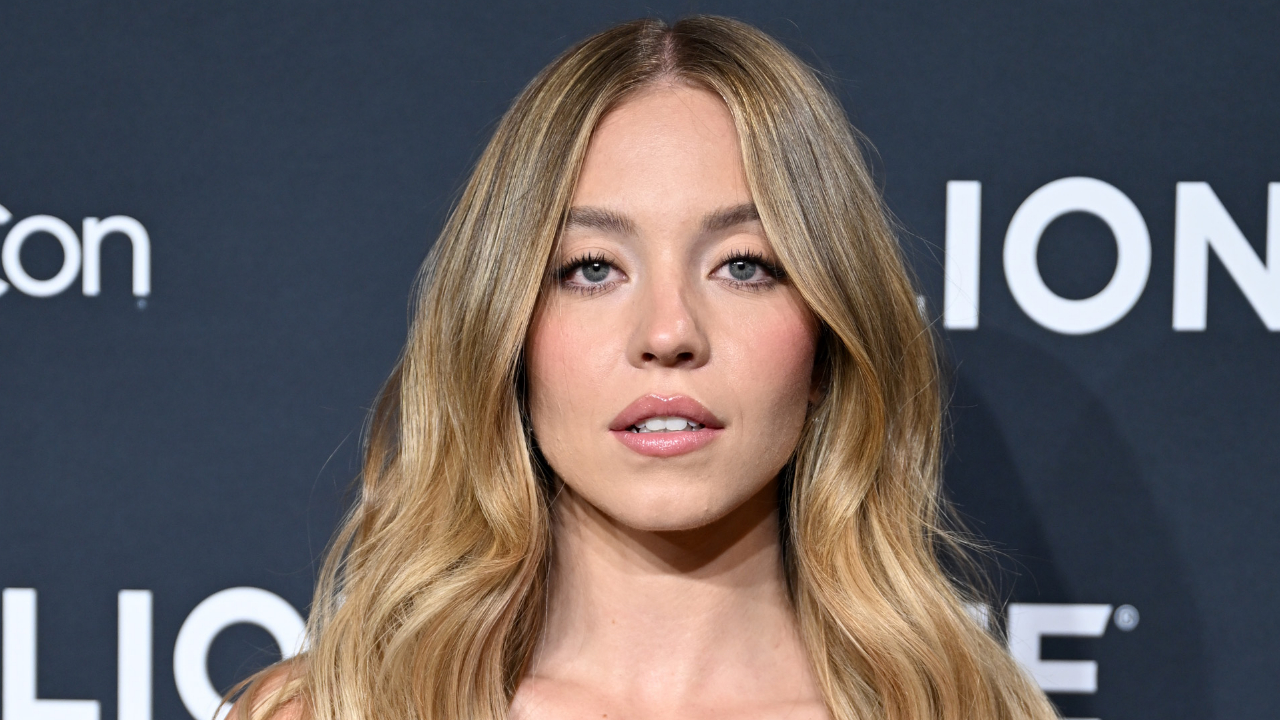 Sydney Sweeney revela se já fez procedimentos estéticos e responde rumores sobre ser a próxima Bond Girl Sydney Sweeney revela se já fez procedimentos estéticos e responde rumores sobre ser a próxima Bond Girl