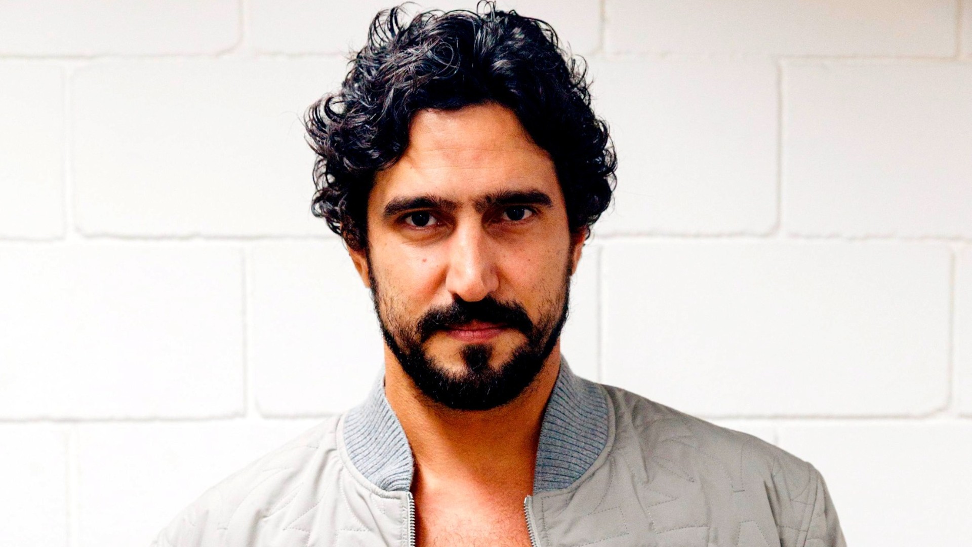 Renato Góes se abre sobre doença crônica e revela gatilho para procurar ajuda: “Ficava envergonhado”