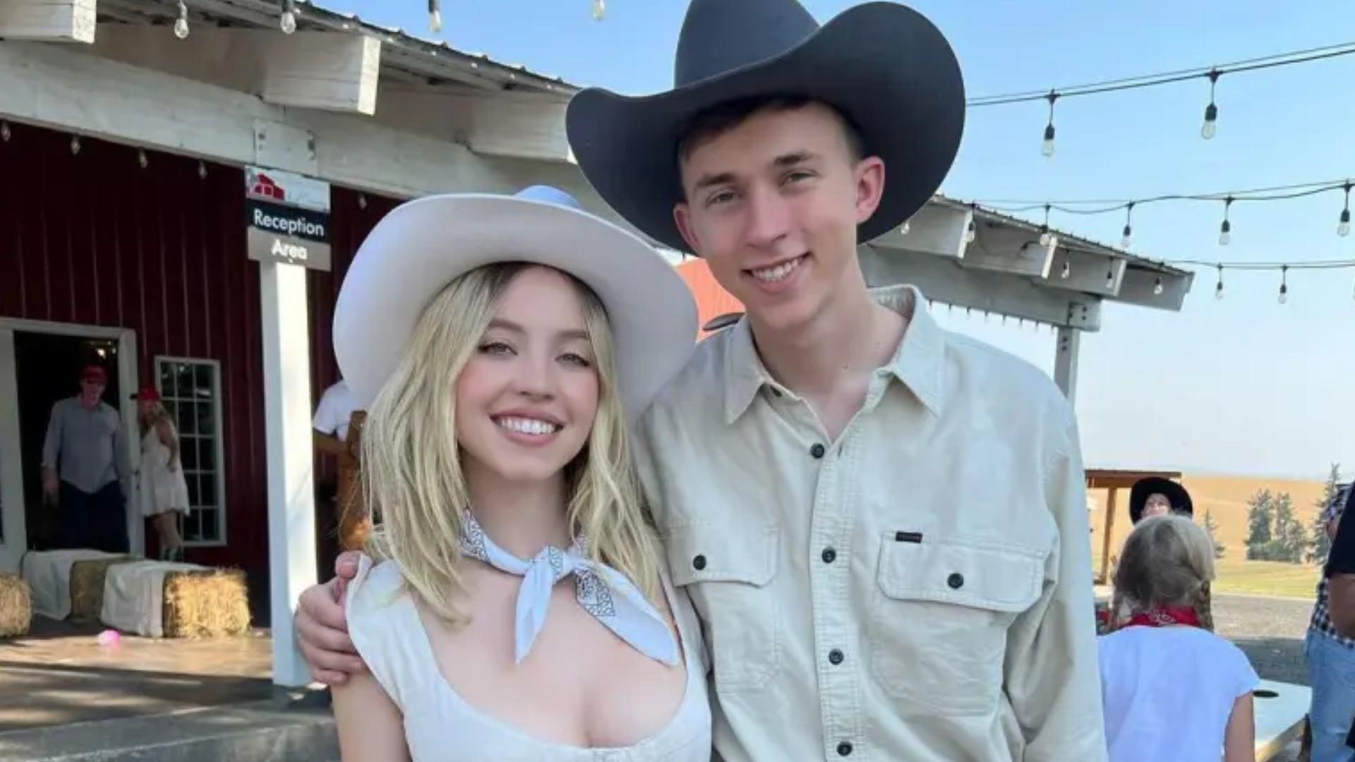 Irmão de Sydney Sweeney faz piada após polêmica com campanha de jeans estrelada pela atriz