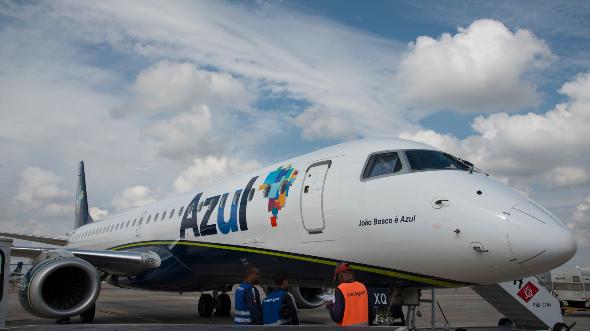 Vídeo: Voo da Azul faz pouso de emergência em Brasília após suspeita de bomba