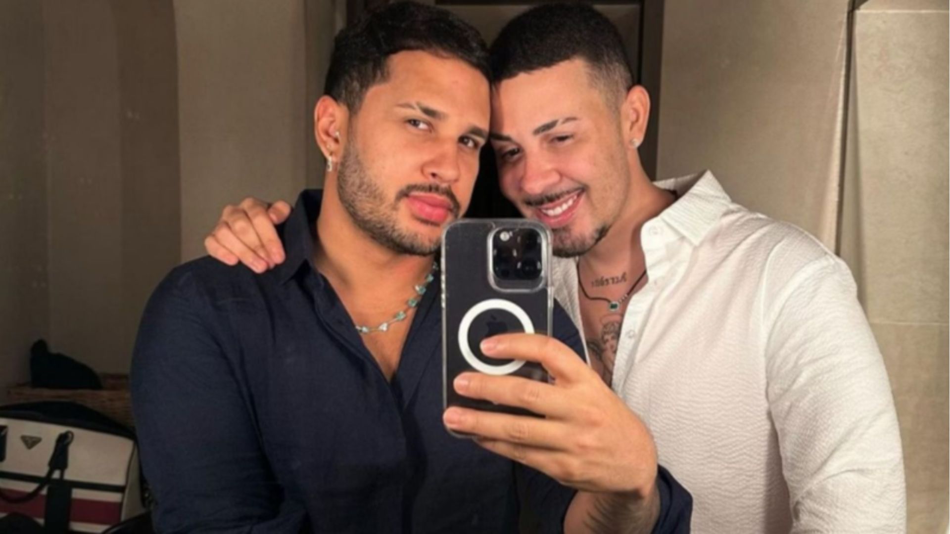 Lucas Guimarães fala sobre possível reconciliação com Carlinhos Maia e atualiza status do relacionamento; assista Carlinhos e Lucas anunciaram o fim da união em julho deste ano. (Foto: Reprodução/ Instagram)
