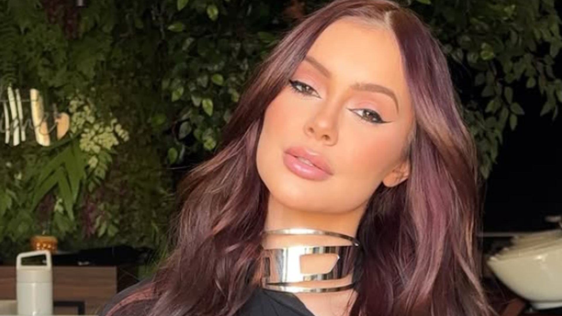 Influenciadora Mirela Janis mostra corpo após emagrecer 13 kg e faz desabafo; confira antes e depois