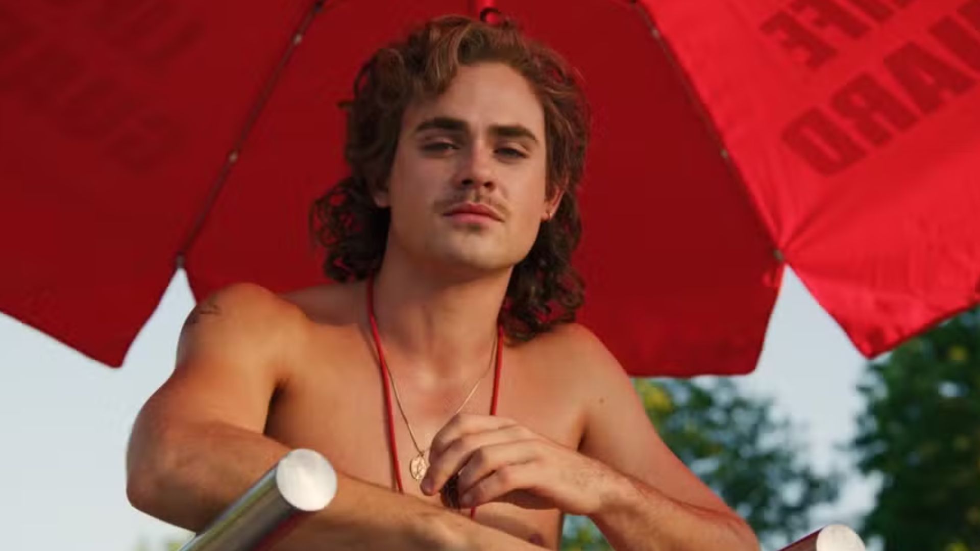 Ator de “Stranger Things” revela por que se afastou de Hollywood após conquistar fama