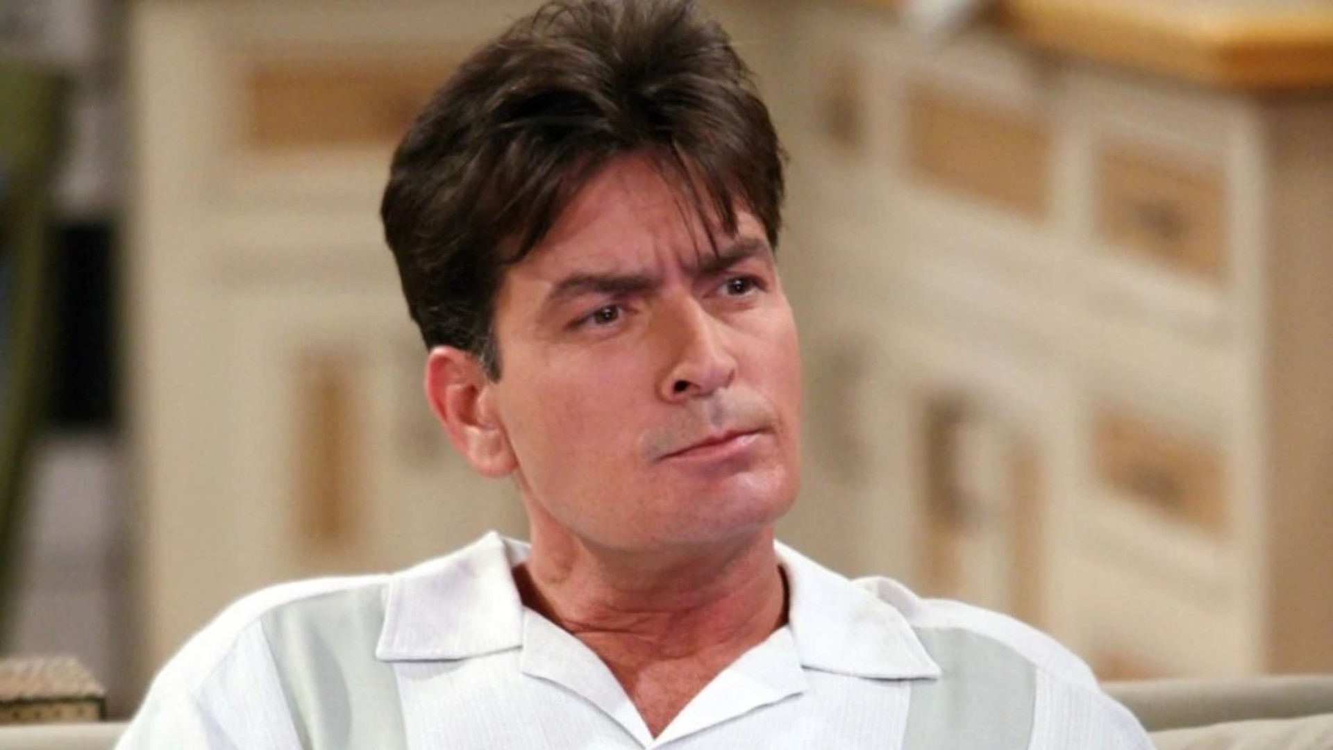 Charlie Sheen revela proposta picante que recebeu de colega vencedora do Oscar e a única condição imposta por ela