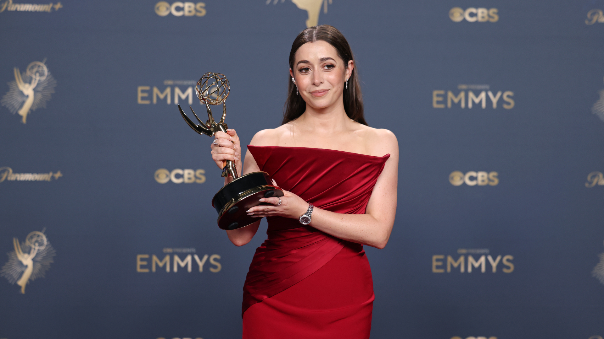 Cristin Milioti, vencedora do Emmy, leva tombo em afterparty, derruba troféu e vídeo viraliza; assista
