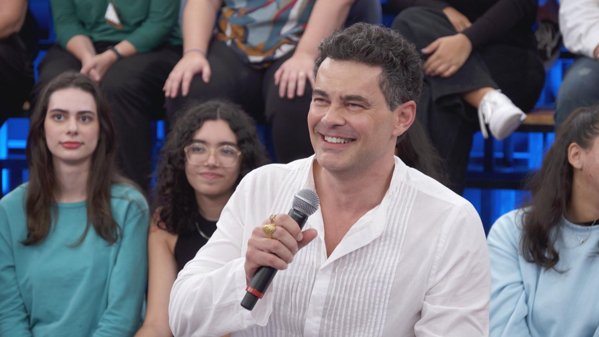 Carmo Dalla Vecchia perde a paciência e rebate críticas sobre sua aparência: “Vá cagar”