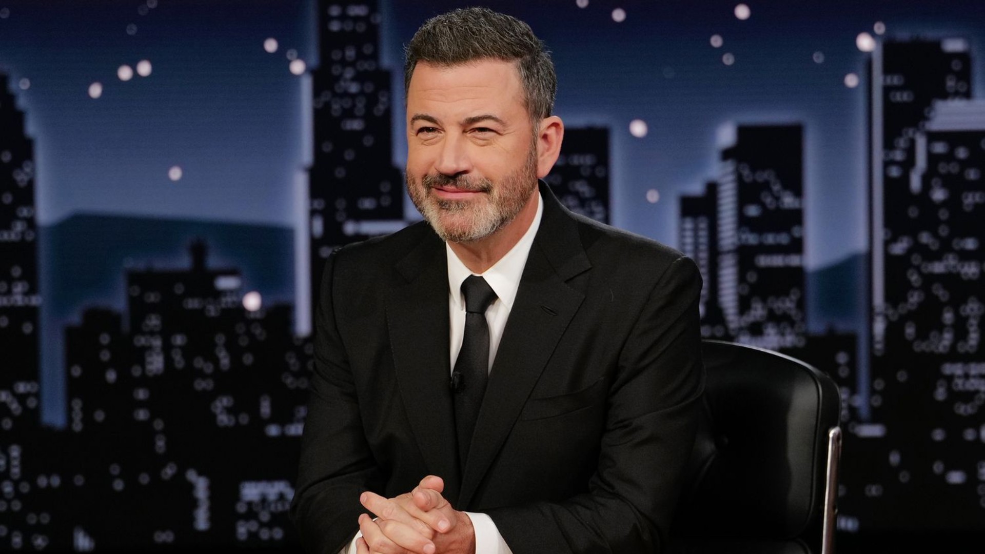 Após suspensão, Jimmy Kimmel reage a possível cancelamento do talk show e revela planos para “lutar” contra Trump
