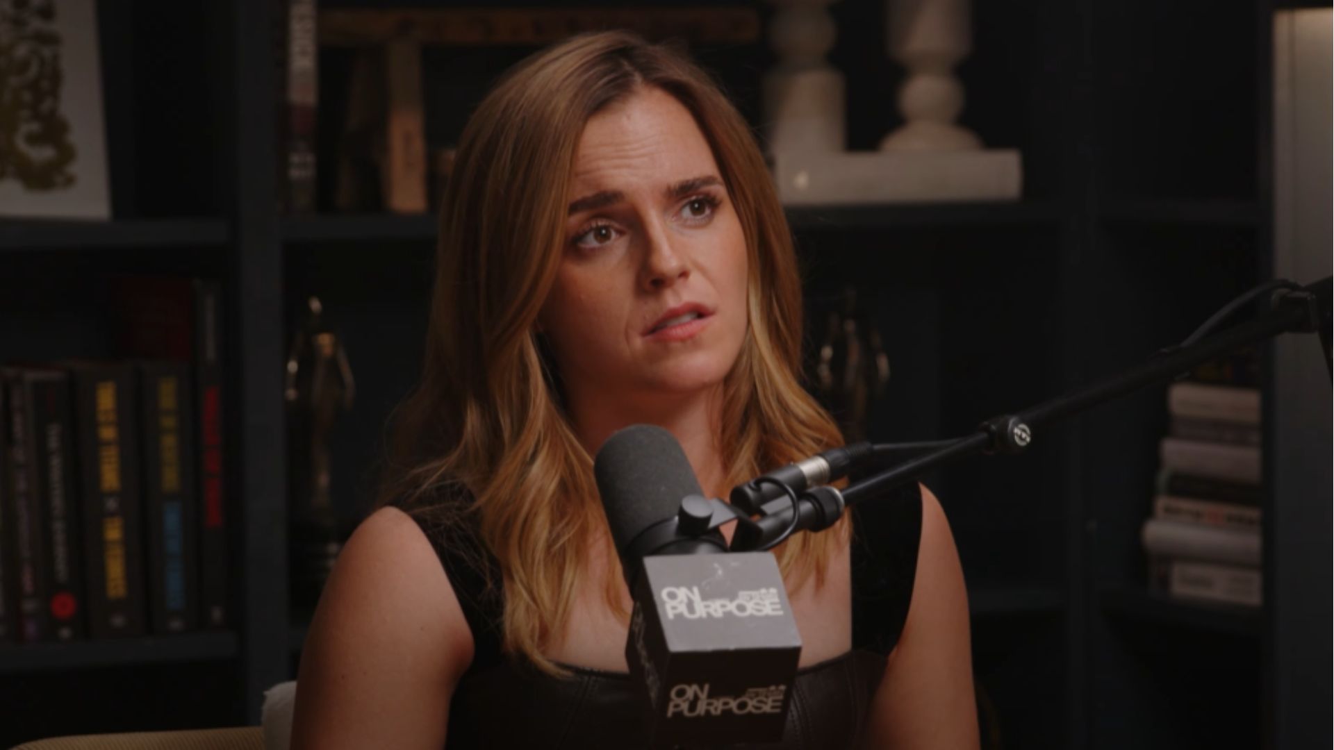 Emma Watson fala pela primeira vez sobre ter sido banida de dirigir no Reino Unido e surpreende ao contar como reagiu; assista