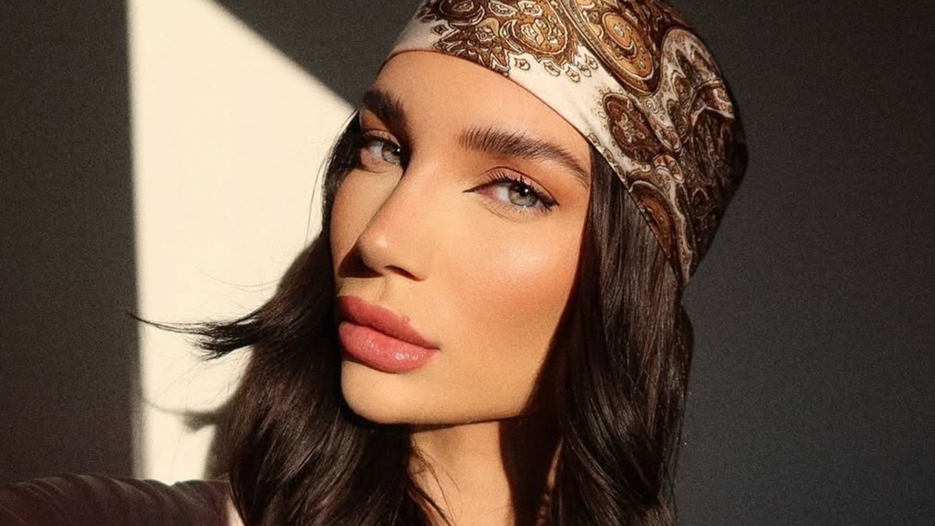 Stéfani Bays processa hospital após sofrer queimadura de bisturi elétrico em cirurgia e mostra cicatriz: “Fiquei abaladíssima”; veja fotos