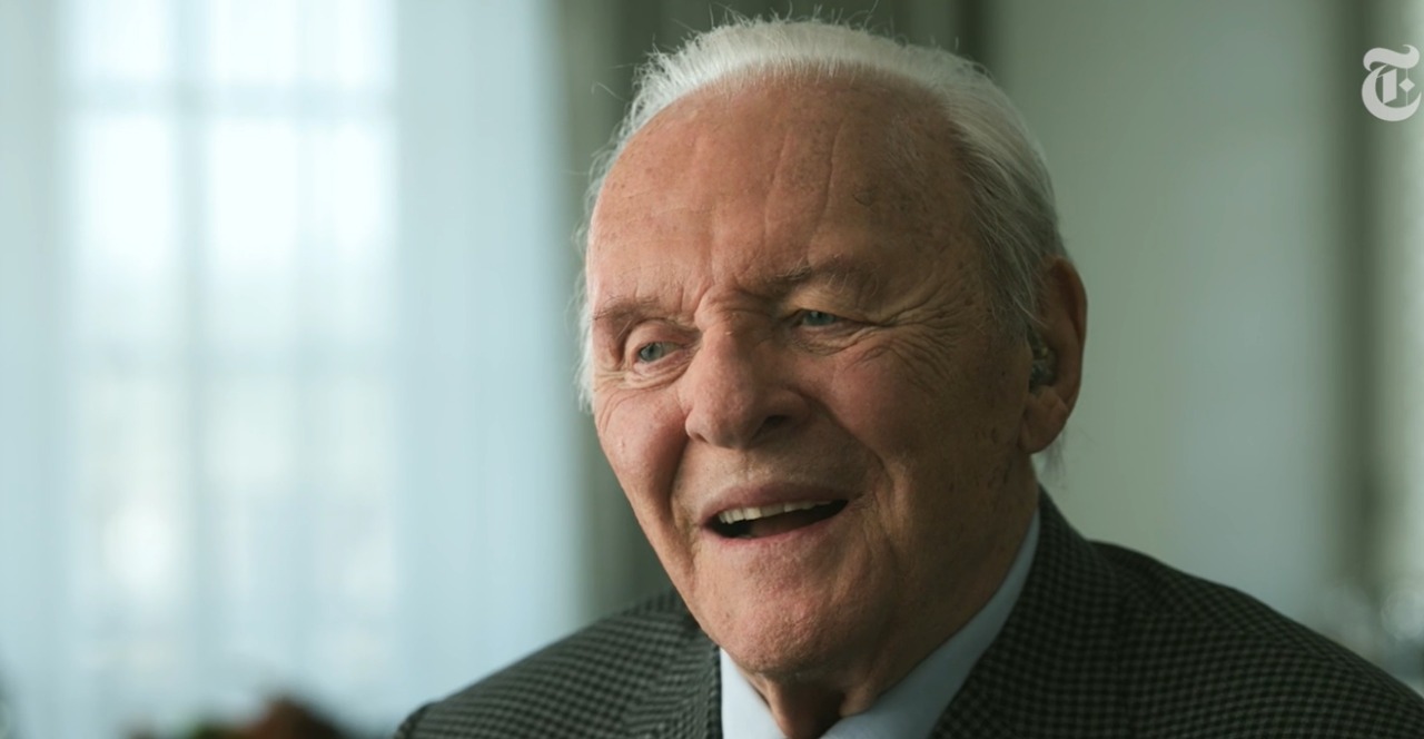 Anthony Hopkins surpreende ao comentar afastamento da filha, com quem não fala há 20 anos: “Não é problema meu” Anthony Hopkins / Reprodução/NYTimes