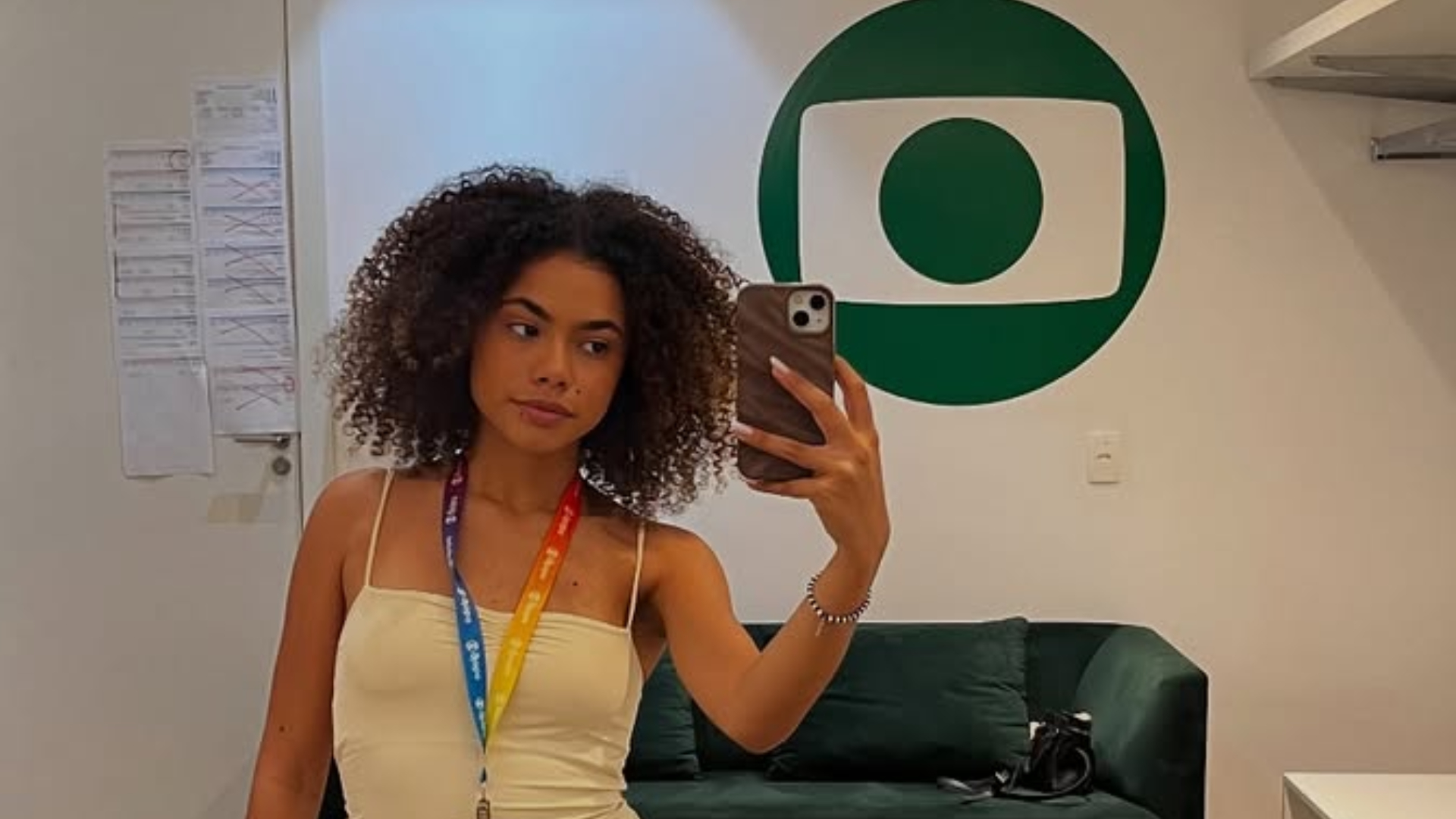 Três Graças: Vídeo mostra reação emocionante de Alana Cabral ao descobrir que foi aprovada no teste da novela Três Graças: Vídeo mostra reação emocionante de Alana Cabral ao descobrir que foi aprovada no teste da novela